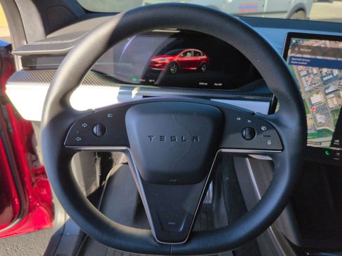 Used 2024 Tesla Model X Plaid image 18