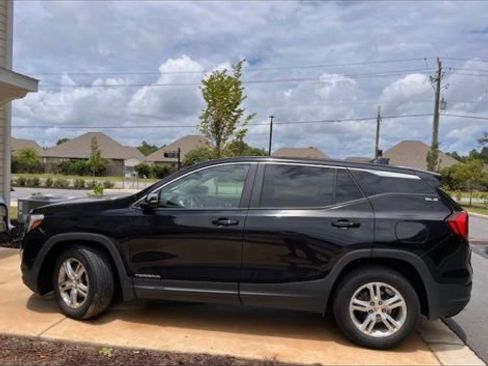 Used 2021 GMC Terrain SLE FWD image 1