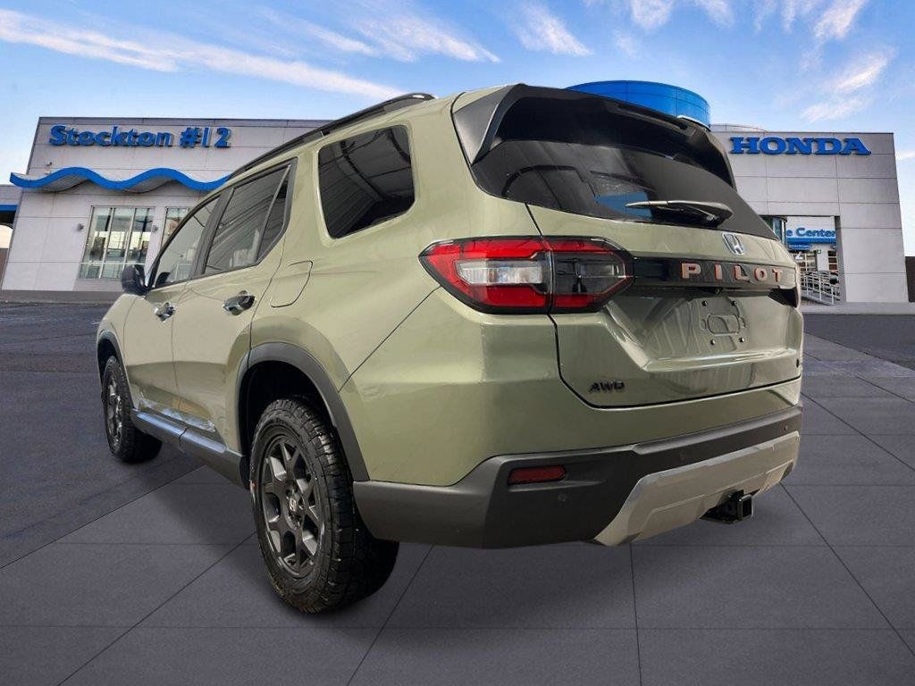 New 2026 Honda Pilot TrailSport image 3