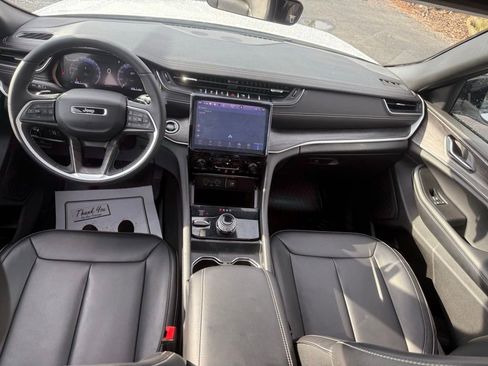 Used 2025 Jeep Grand Cherokee Limited image 42