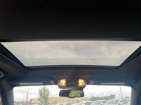 Used 2023 Chrysler 300 C RWD image 20