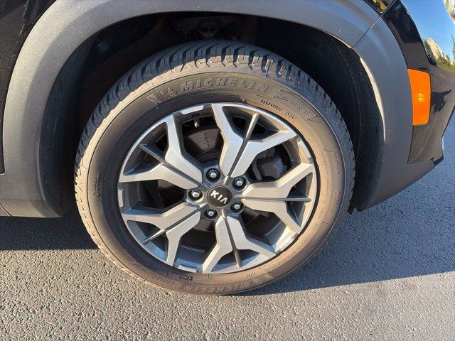 Used 2021 Kia Seltos EX AWD/4WD image 2