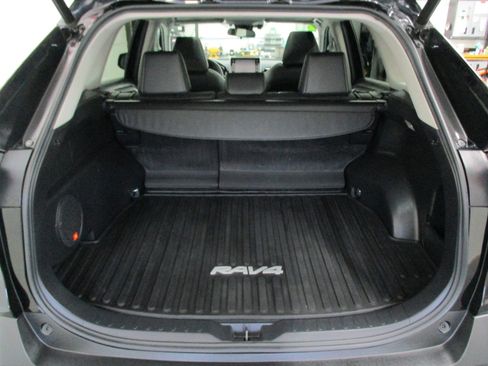 Used 2021 Toyota RAV4 XLE Premium image 14
