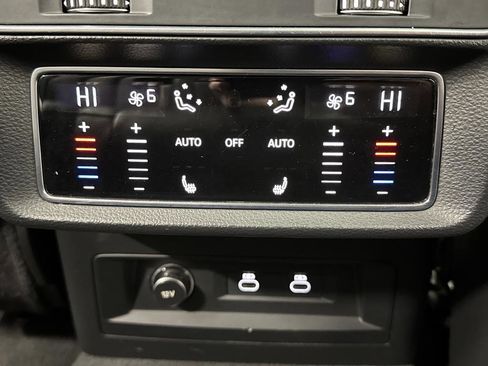 Used 2022 Audi Q7 3.0T Premium Plus w/ Premium Plus Package image 32