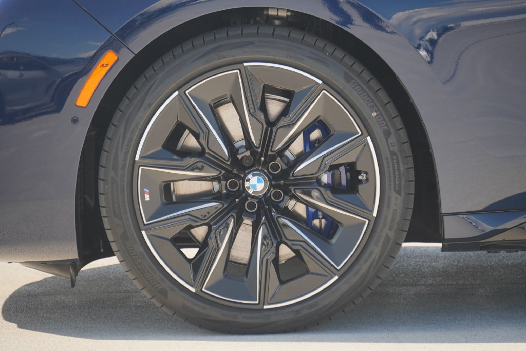 Used 2026 BMW 740i w/ Premium Package RWD image 5