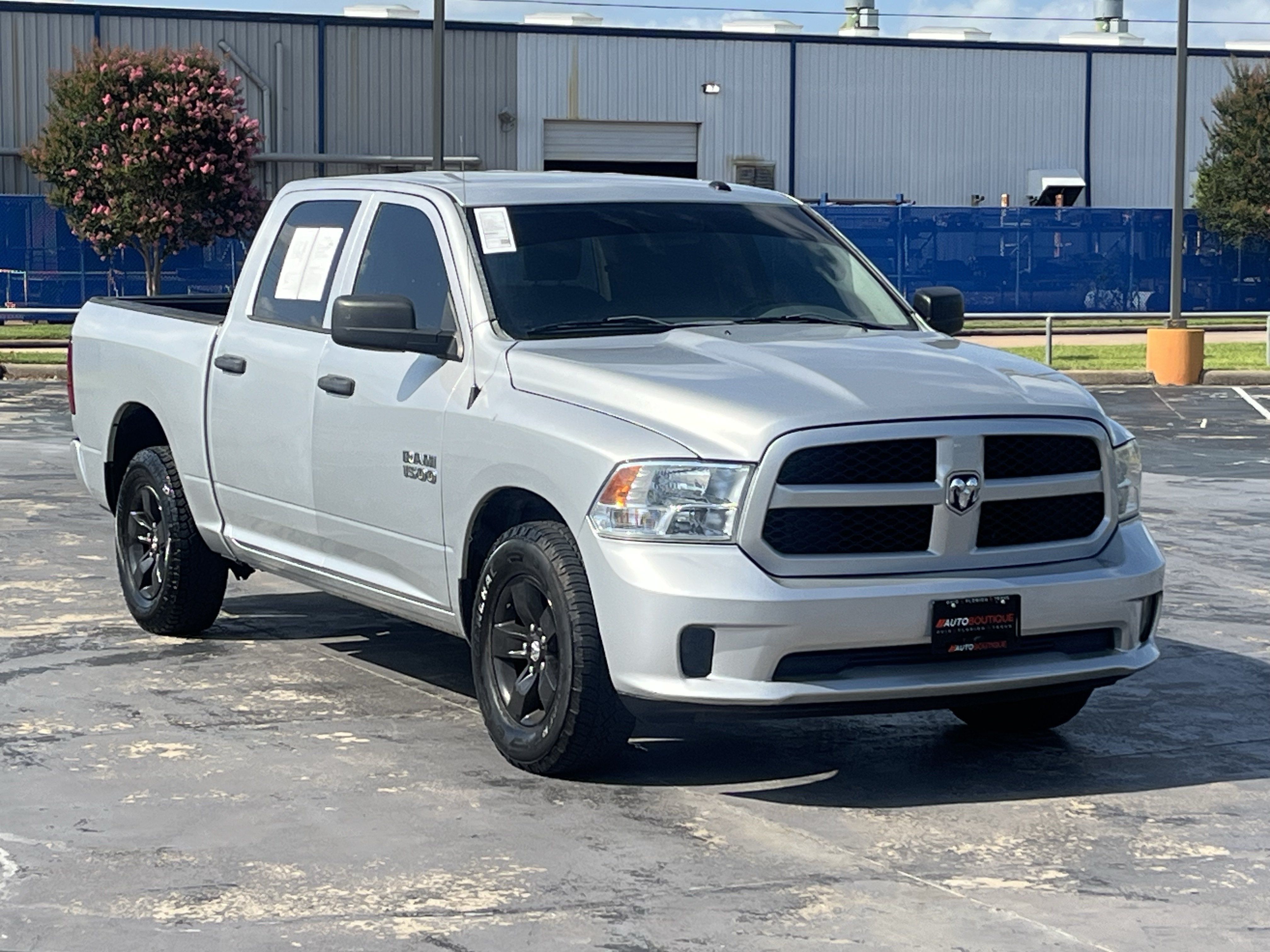 Used 2014 RAM 1500 Express RWD image 3