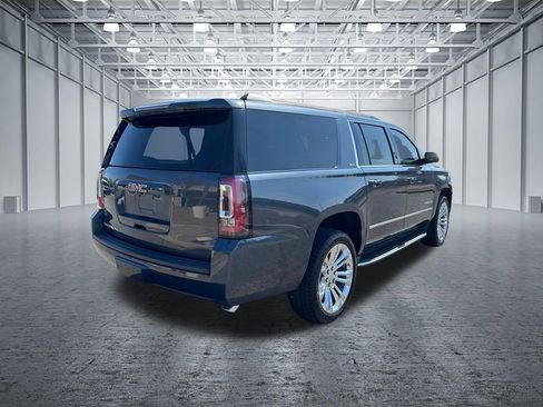Used 2020 GMC Yukon XL SLT w/ Premium Edition image 7