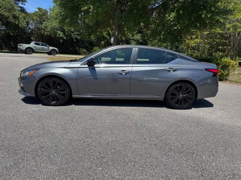 Used 2019 Nissan Altima 2.5 SR FWD image 3