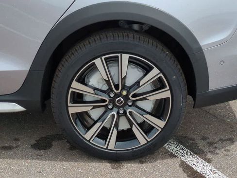 New 2026 Volvo V60 B5 Cross Country Ultra w/ Protection Package Premier image 13
