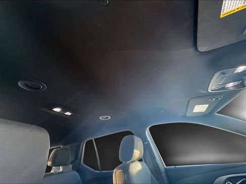 Used 2023 Chevrolet Traverse LT image 30