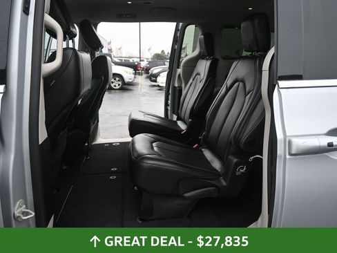 Used 2024 Chrysler Pacifica Touring-L image 31
