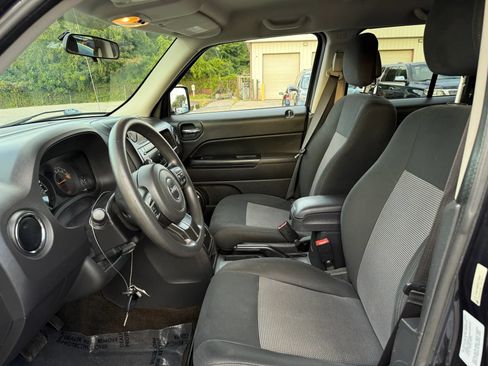 Used 2014 Jeep Patriot Sport w/ Power Value Group FWD image 2