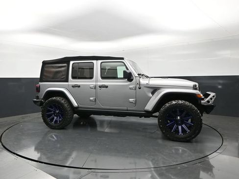 Used 2019 Jeep Wrangler Unlimited Sahara AWD/4WD image 6