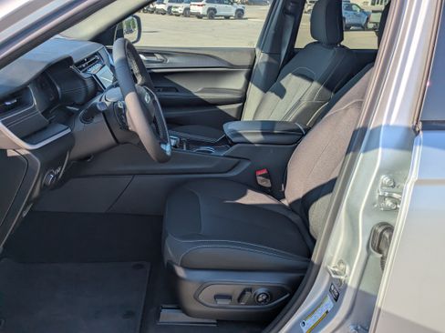 New 2026 Jeep Grand Cherokee L Laredo RWD image 10