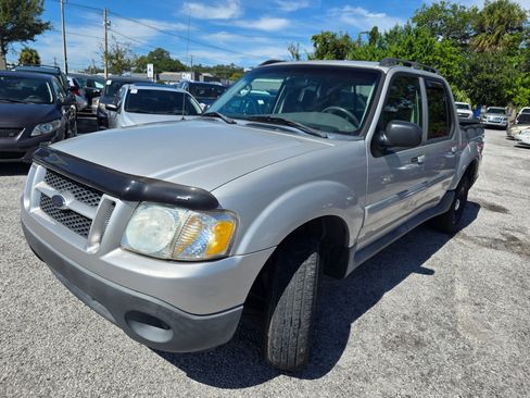 Used 2004 Ford Explorer Sport Trac XLT image 3