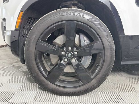 Used 2025 Land Rover Defender 110 X-Dynamic SE AWD/4WD image 31