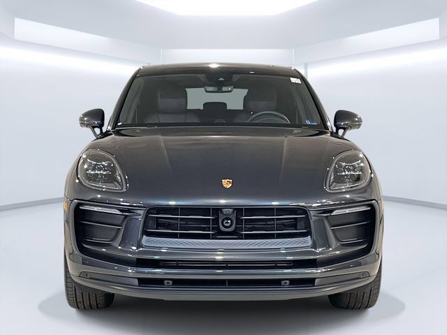 Certified 2025 Porsche Macan AWD/4WD image 10
