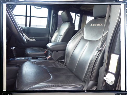 Used 2017 Jeep Wrangler Unlimited Sahara w/ Connectivity Group image 18