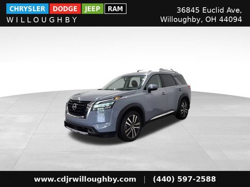 Used 2025 Nissan Pathfinder Platinum AWD/4WD image 1