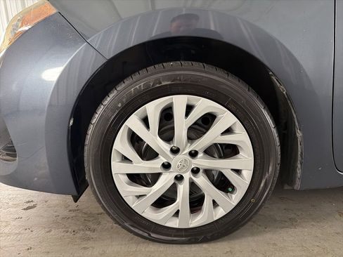 Used 2017 Toyota Corolla LE image 4
