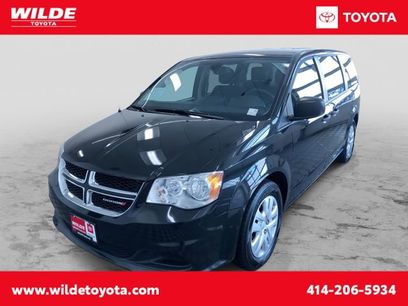 Used 2019 Dodge Grand Caravan SE w/ UConnect Hands-Free Group