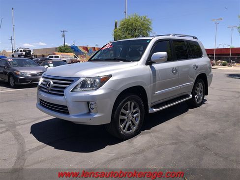 Used 2015 Lexus LX 570 4WD w/ Luxury Package image 4