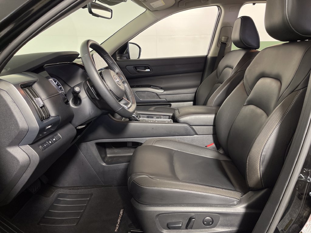 Used 2025 Nissan Pathfinder SL w/ Cargo Package FWD image 12