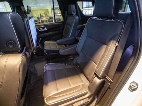 Used 2021 GMC Yukon SLT w/ SLT Luxury Plus Package image 17