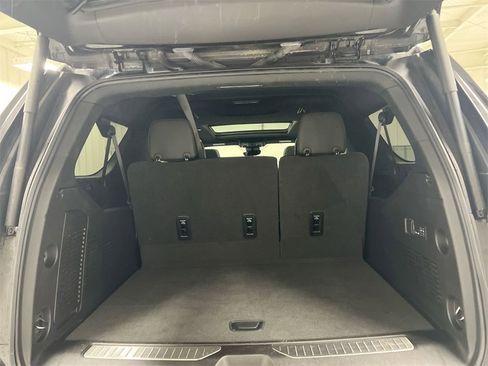 Used 2024 Chevrolet Suburban High Country image 25