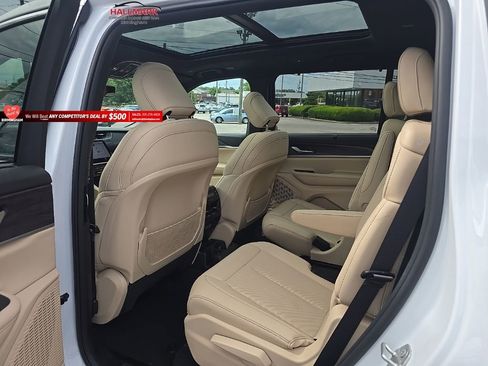 Used 2024 Jeep Grand Cherokee L Limited w/ Luxury Tech Group II AWD/4WD image 22