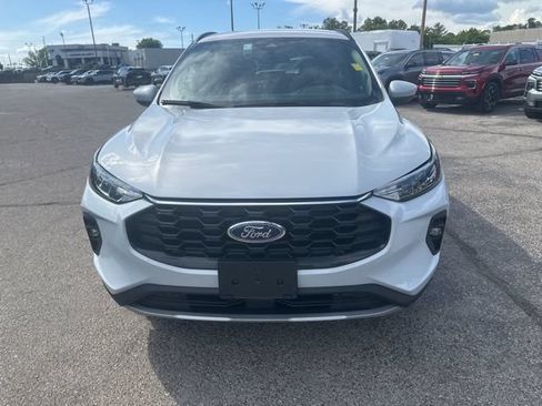 Certified 2025 Ford Escape ST-Line Select AWD/4WD image 8