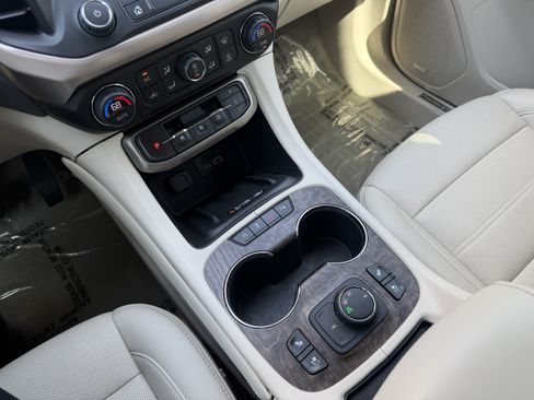 Used 2023 GMC Acadia Denali w/ Denali Technology Package FWD image 27