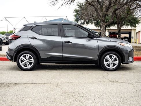 Used 2025 Nissan Kicks Play S image 4