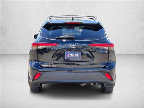Used 2023 Toyota Highlander XLE FWD image 6