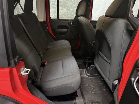 Used 2022 Jeep Wrangler Unlimited Willys image 8