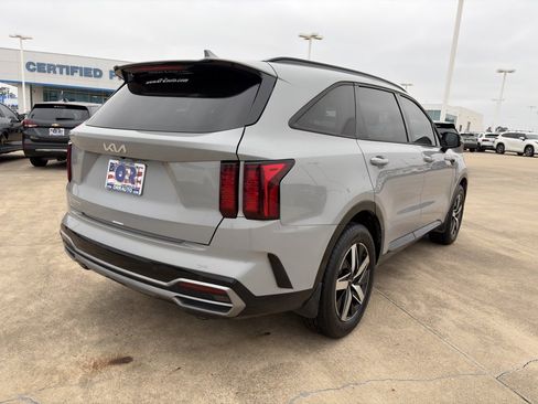 Used 2023 Kia Sorento EX w/ Panoramic Sunroof Package image 5