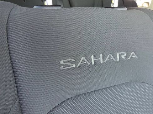 Used 2019 Jeep Wrangler Unlimited Sahara AWD/4WD image 14