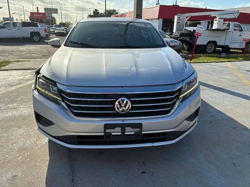 Used 2021 Volkswagen Passat 2.0T SE FWD image 1