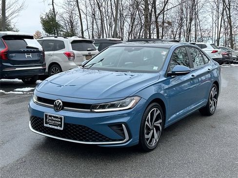 Certified 2025 Volkswagen Jetta SEL image 5