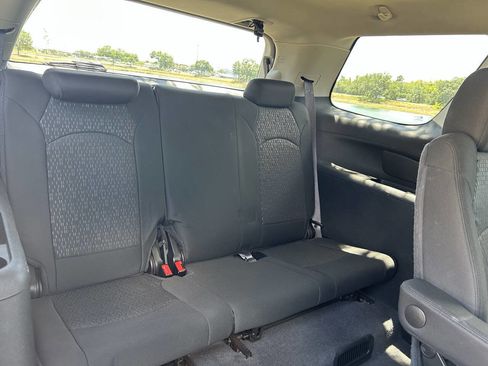 Used 2011 GMC Acadia SLE FWD image 23