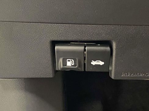 New 2025 Nissan Versa SV w/ Trunk Package image 16