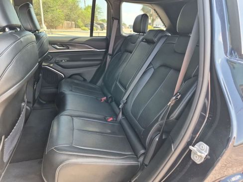 Used 2023 Jeep Grand Cherokee Overland AWD/4WD image 25