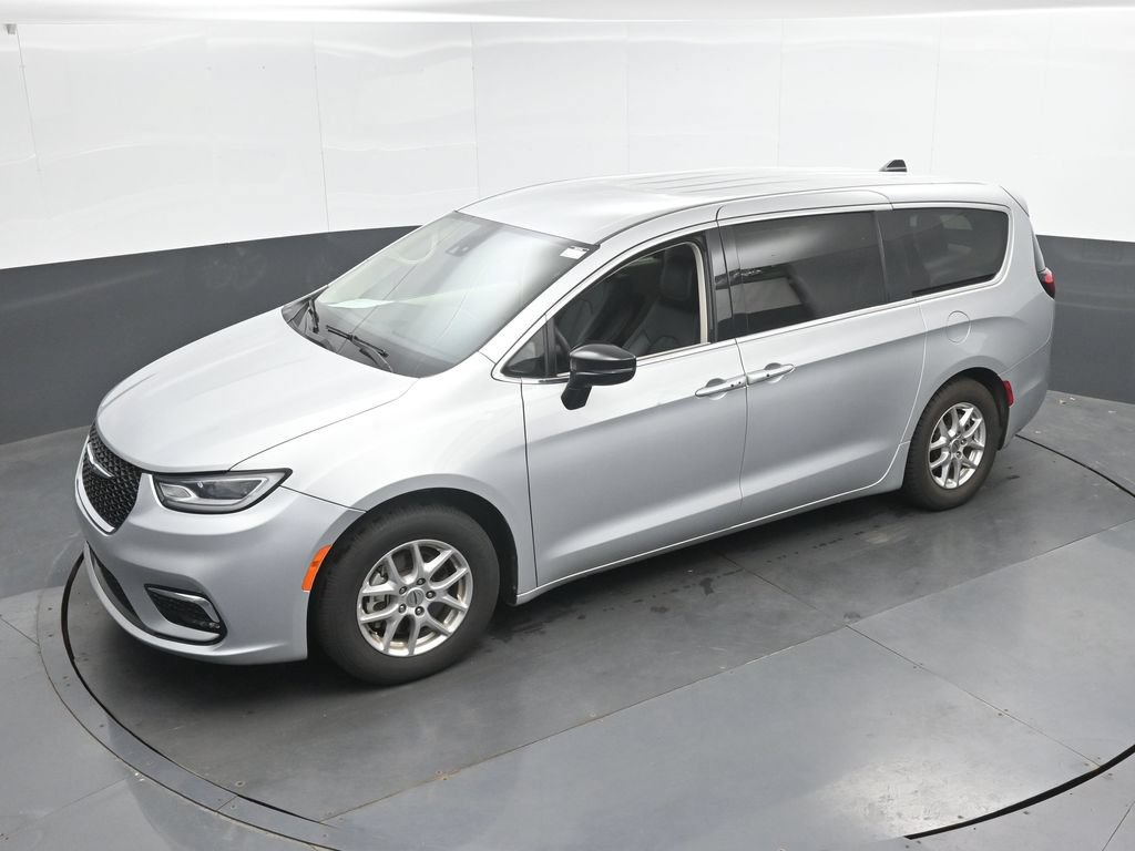 Used 2024 Chrysler Pacifica Touring-L FWD image 36