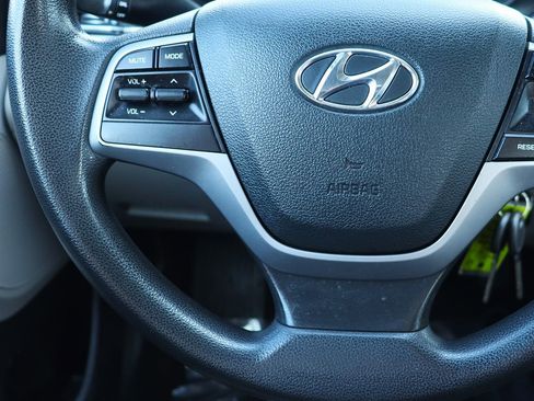 Used 2017 Hyundai Elantra SE image 50