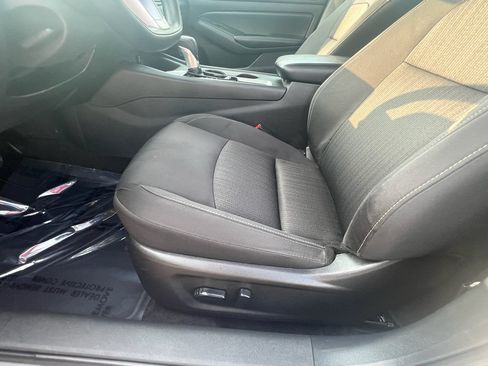 Used 2025 Nissan Altima 2.5 SV FWD image 19