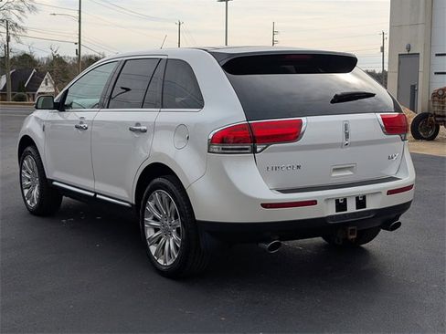 Used 2013 Lincoln MKX Base image 12