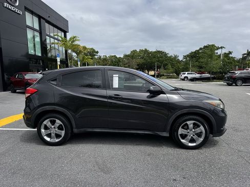 Used 2017 Honda HR-V LX image 6