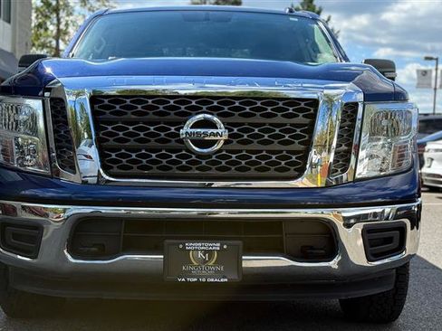 Used 2017 Nissan Titan SV image 5