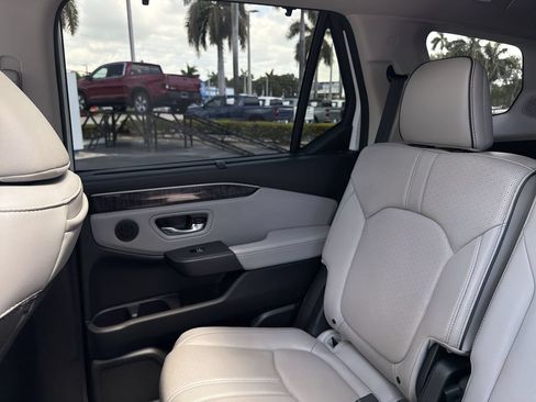Used 2023 Honda Pilot Elite image 13