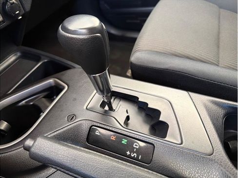 Used 2018 Toyota RAV4 LE FWD image 21
